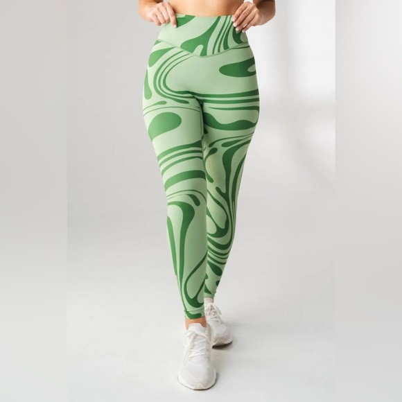 NWOT Cosmopolitan X Balance Athletica Vitality Pant in Botanical Green L - Picture 2 of 5